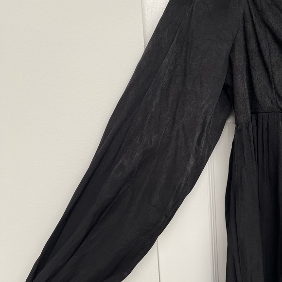 Elegant black dress - Picture 3 of 6